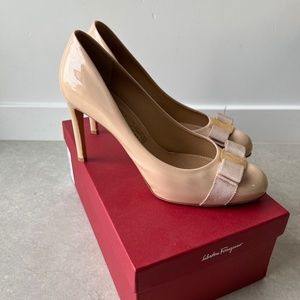Nude Ferragamo Pumps